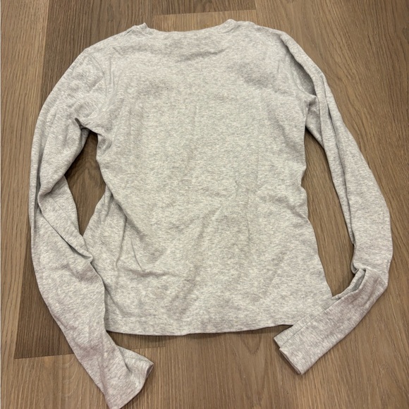 BRANDY MELVILLE GRAY‎ TOP - Picture 3 of 3